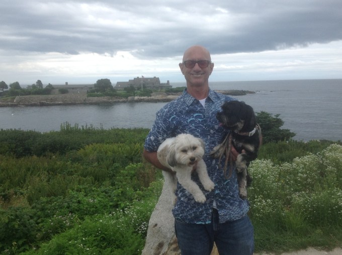 22F440FF-47FF-48D9-B282-2511D871B463